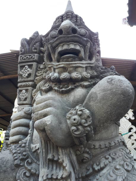 историческая скульптура вызова рангда - rangda стоковые фото и изображения
