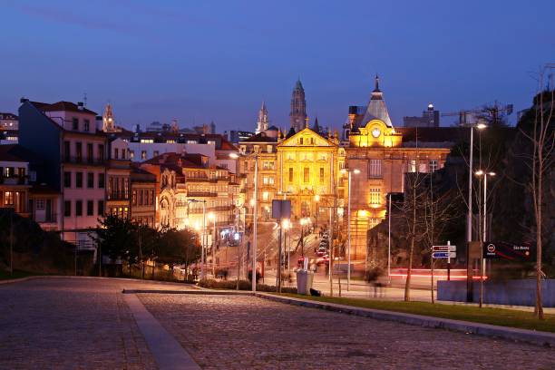 vida noturna na cidade histórica do porto. - 4758 - fotografias e filmes do acervo