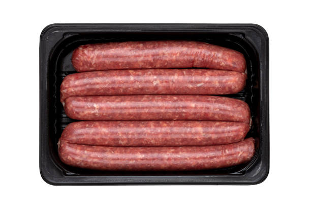 raw sausages on a white background. grilled sausages in a plastic container close-up. - white black plastic packaging imagens e fotografias de stock