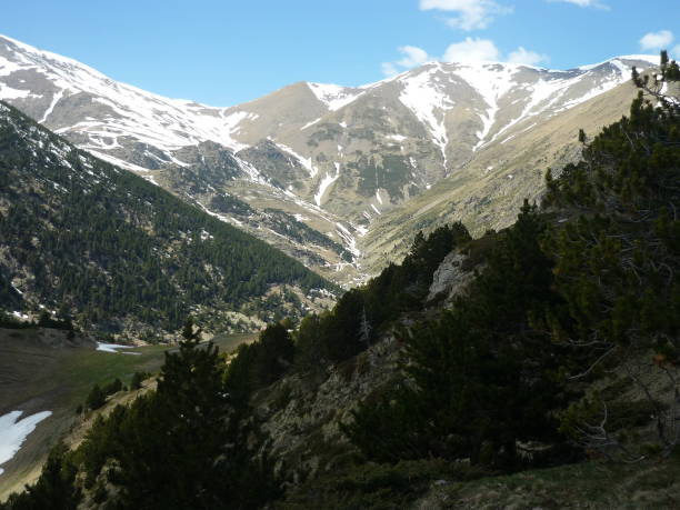 istock Lost in the mountain 1208638322
