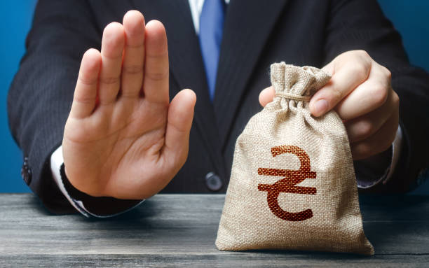 Businessman refuses to give ukrainian hryvnia money bag. Asset freeze seizure. Refusal grant loan mortgage, bad credit history. Financial difficulties. Sanctions, confiscation funds. Denial cooperate el hombre de negocios se niega a dar la bolsa de dinero de la hryvnia ucraniana. congelación de activos. hipoteca de préstamo de préstamo de préstamo de denegación, historial de crédito. dificultades financieras. sanciones, fondos de decomiso. cooper