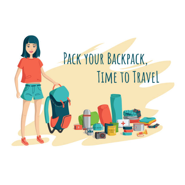 幸せな若い女の子は、彼女の手に開いた観光バックパックを持つショートパンツとtシャツで立っています。近くには観光物があります - キャンプ　準備点のイラスト素材／クリップアート素材／マンガ素材／アイコン素材