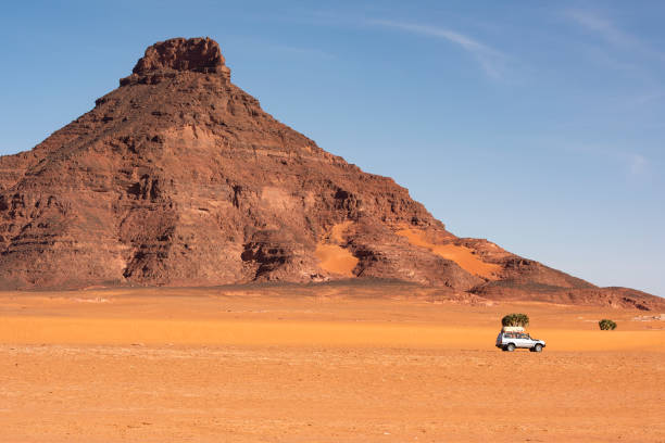 Sahara desert in the Ennedi massif of Chad A 4x4 car in the typical landscape of the remote Ennedi Mountains (massif) in the Sahara desert, North-East Chad. The Ennedi massif was declared as an UNESCO World Heritage site in 2016. chad central africa stock pictures, royalty-free photos & images