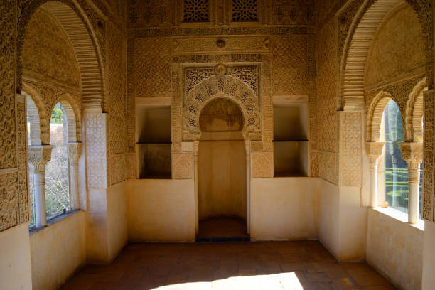 interior do oratório do partal da alhambra em granada. - partal - fotografias e filmes do acervo