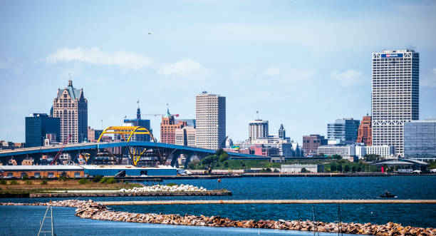 Milwaukee skyline Milwaukee skyline, Wisconsin, USA milwaukee wisconsin stock pictures, royalty-free photos & images