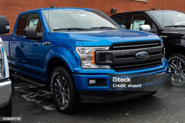  Fotos disponibles de la camioneta pickup Ford F150 2020 y más banco de imágenes de 2020 - Durante el día, Ventas - Actividad comercial, Ventas - Eventos comerciales - iStock