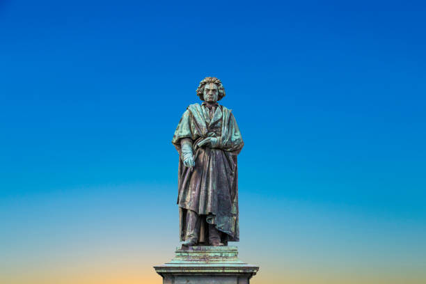 the beethoven monument on the munsterplatz in bonn - 7109 imagens e fotografias de stock