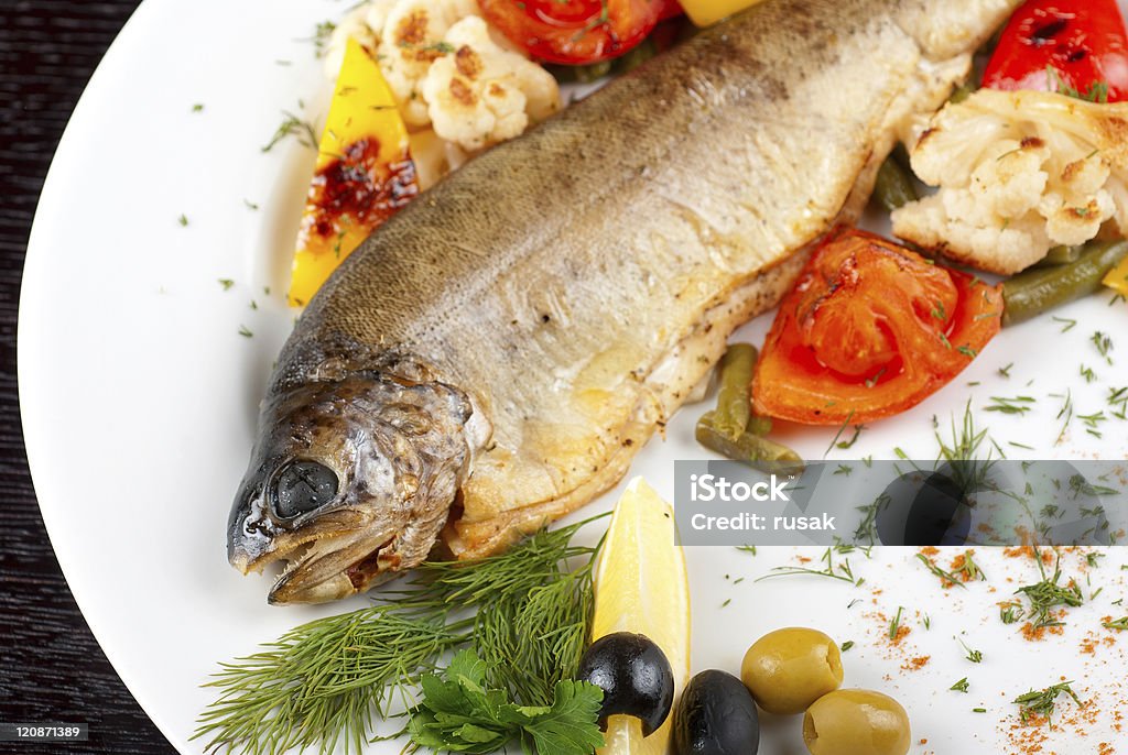 Trucha de pescado - Foto de stock de Aceituna libre de derechos