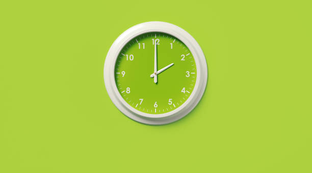 녹색 배경에 흰색 벽 시계 - 벽시계 일러스트 뉴스 사진 이미지