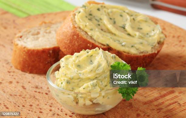 Manteiga De Ervas - Fotografias de stock e mais imagens de Manteiga de Ervas - Manteiga de Ervas, Pasta - Lanche, Comida