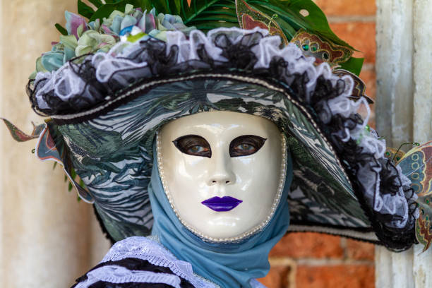 ヴェネツィア・カーニバル2020でポーズをとるマスク - mythology venice italy carnival mask ストックフォトと画像