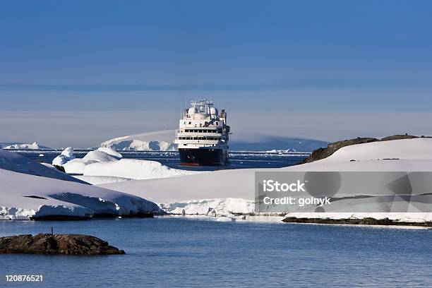 Grande Barco De Cruzeiro - Fotografias de stock e mais imagens de Antártida - Antártida, Ao Ar Livre, Aventura