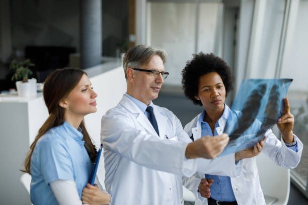 istock Sharing his medical knowledge and wisdom 1208769315