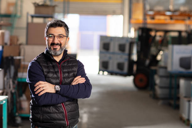 pequeñas empresas - warehouse manager place of work portrait fotografías e imágenes de stock