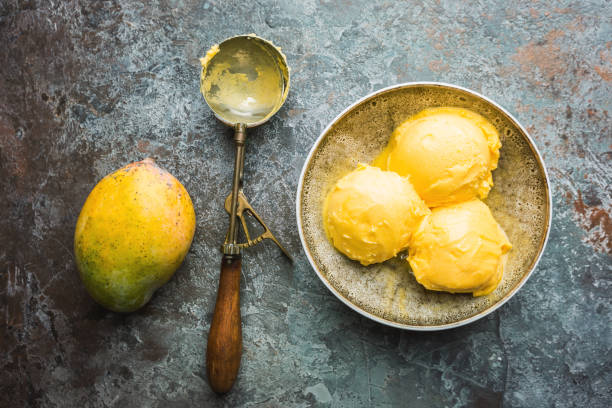gelato al mango fatto in casa - cheese portion nobody two objects foto e immagini stock