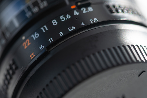Detailed  pictures of two old focal lengths for digital SLR cameras