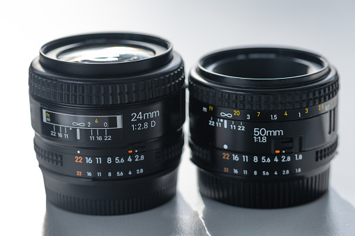 Detailed  pictures of two old focal lengths for digital SLR cameras