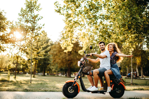 sauver l’écosystème - motorcycle motor scooter couple young adult photos et images de collection