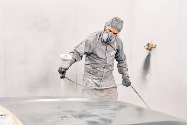 istock A man painting a car 1208883789