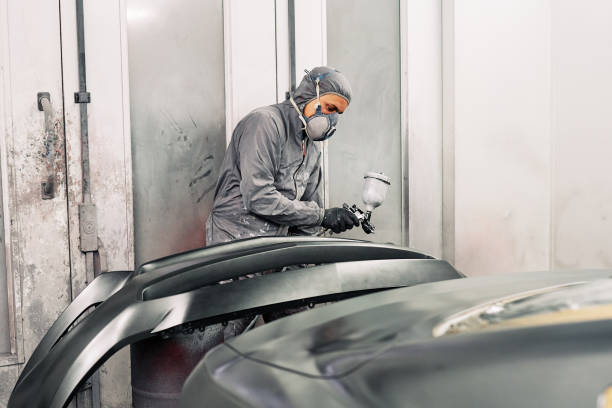 istock A man painting a car 1208883797
