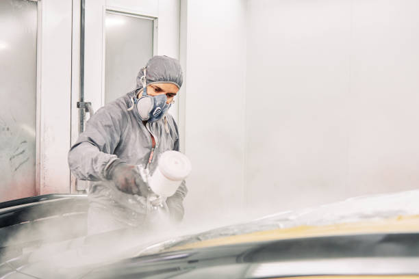 istock A man painting a car 1208883801