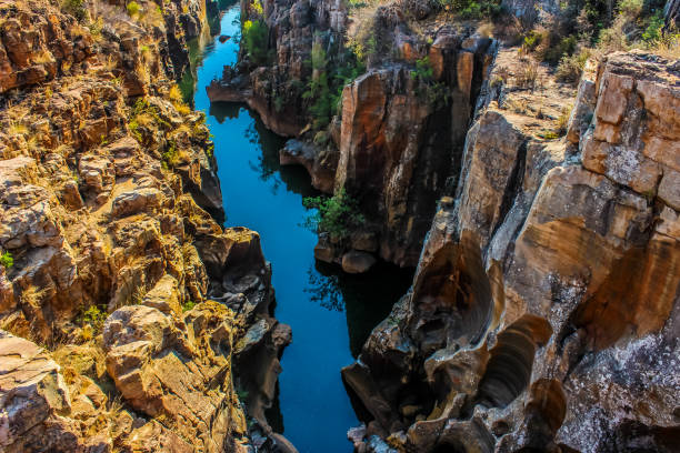 南アフリカのパノラマルートにあるブライスキャニオン保護区のバークのラックポットホールの岩石形成 - pot hole ストックフォトと画像
