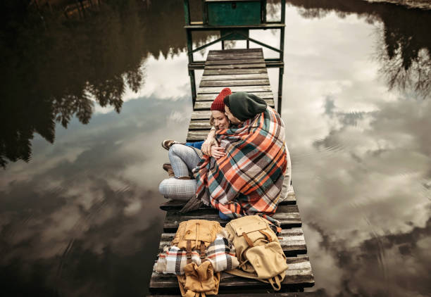 понял - couple autumn embracing bridge стоковые фото и изображения