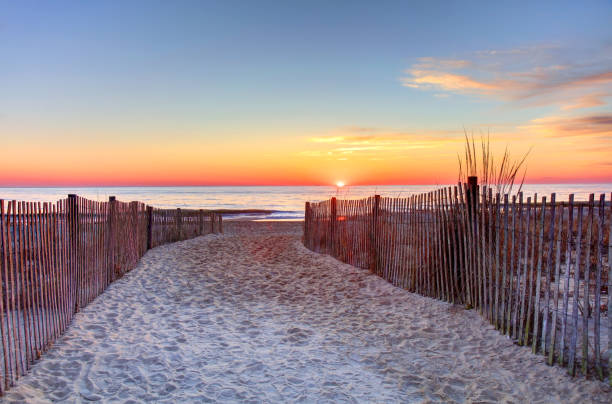 plage de rehoboth, lever de soleil de delaware - beach water coastline waterfront photos et images de collection