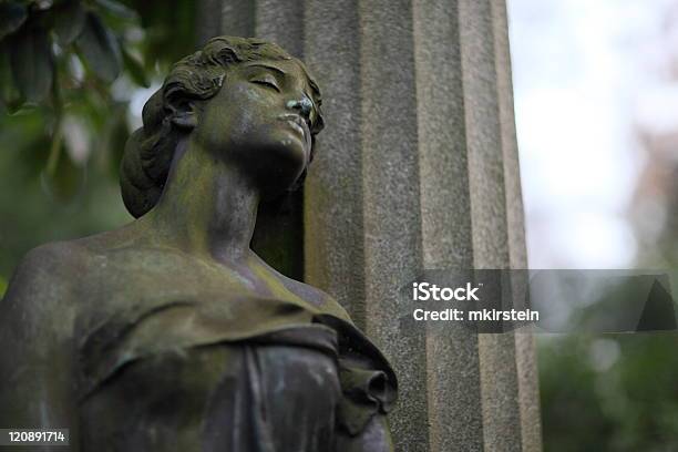 Foto de Tranquilidade e mais fotos de stock de Adulto - Adulto, Amor, Anjo