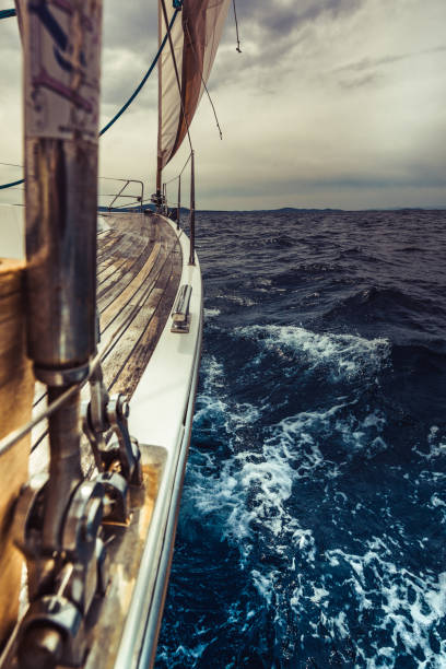 парусная лодка - moored nautical vessel tied knot sailboat стоковые фото и изображения