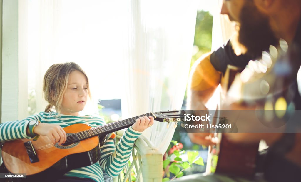 Afvige Hård ring fond Jam Session Man And Child Play Guitar Stock Photo - Download Image Now -  Child, Offspring, Music Therapy - iStock