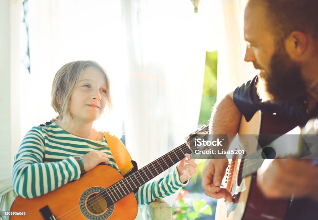 blast Helligdom rent Jam Session Man And Child Play Guitar Stock Photo - Download Image Now -  Music Therapy, 8-9 Years, Beauty - iStock
