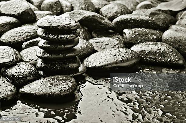 Piedras Foto de stock y más banco de imágenes de Abstracto - Abstracto, Agua, Armonía - Concepto