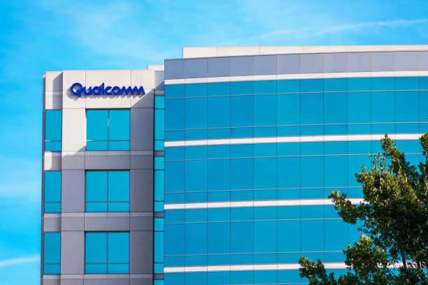 qualcomm company office in silicon valley. qualcomm incorporated is an american multinational semiconductor and telecommunications equipment company - cargill, incorporated imagens e fotografias de stock