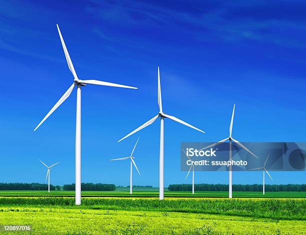 Turbinas Eólicas - Fotografias de stock e mais imagens de Energia Eólica - Energia Eólica, Turbina Eólica, Combustíveis e Geração de Energia