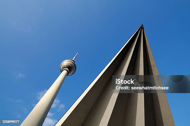 Television Tower Mit Dreieckigen In Berlin Stockfoto und mehr Bilder von Abstrakt - Abstrakt, Berlin, Architektur