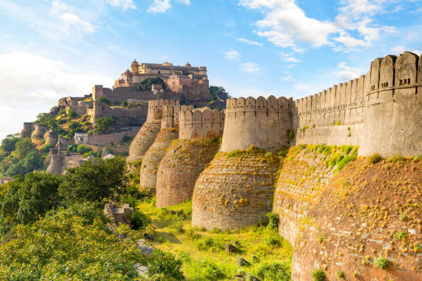 Kumbhalgarh fort and wall in rajasthan, india It is a World Heritage Site in the Hill Forts of Rajasthan. The fort is a gazebo on the high mountain, and the surrounding mountains and farmland are unobstructed. jainism photos stock pictures, royalty-free photos & images