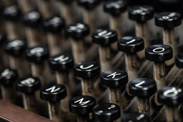 typewriter keys - typewriter typewriter key old typewriter keyboard imagens e fotografias de stock