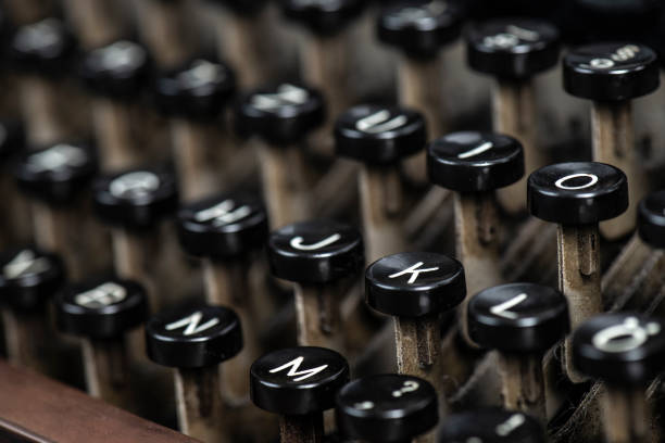 ключи пишущей машинки - typewriter typewriter key old typewriter keyboard стоковые фото и изображения