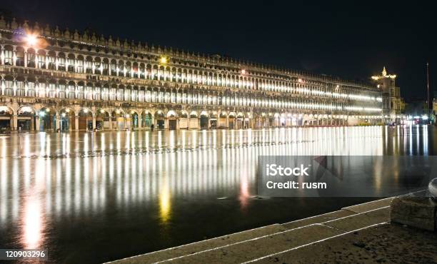 Foto de Enchente Em Veneza e mais fotos de stock de Arquitetura - Arquitetura, Chuva, Chuva Torrencial