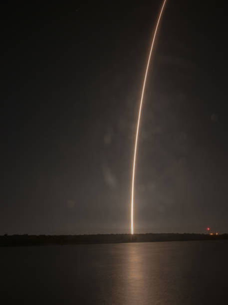 spacex falcon9 crs-17 - spacex falcon 9 témájú stock jellegű vizuális alkotások, jogdíjmentes fotók és képek
