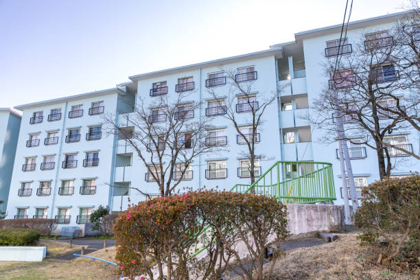 日野市の団地、日野市東京、東京 - apartment sky housing project building exterior ストックフォトと画像