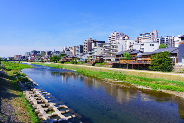 京都市の鴨川川古の風景 - riverbed ストックフォトと画像