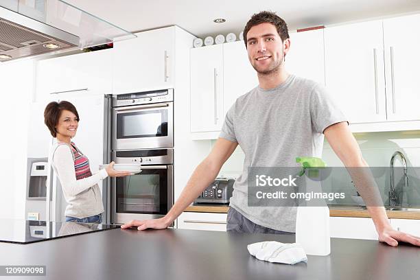 若いカップルのクリーニングキッチン - 20代のストックフォトや画像を多数ご用意 - 20代, 2人, きれいにする
