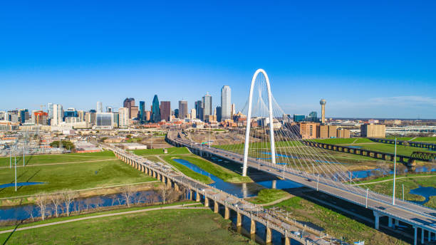 ダラス、テキサス州、アメリカのドローンスカイライン航空 - dallas texas ストックフォトと画像