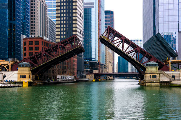 istock Lake Street bridge lifted up 1209140157