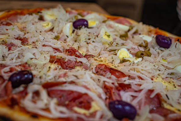 pepperoni and portuguese pizza - pepperoni pizza green olive italian cuisine tomato sauce imagens e fotografias de stock