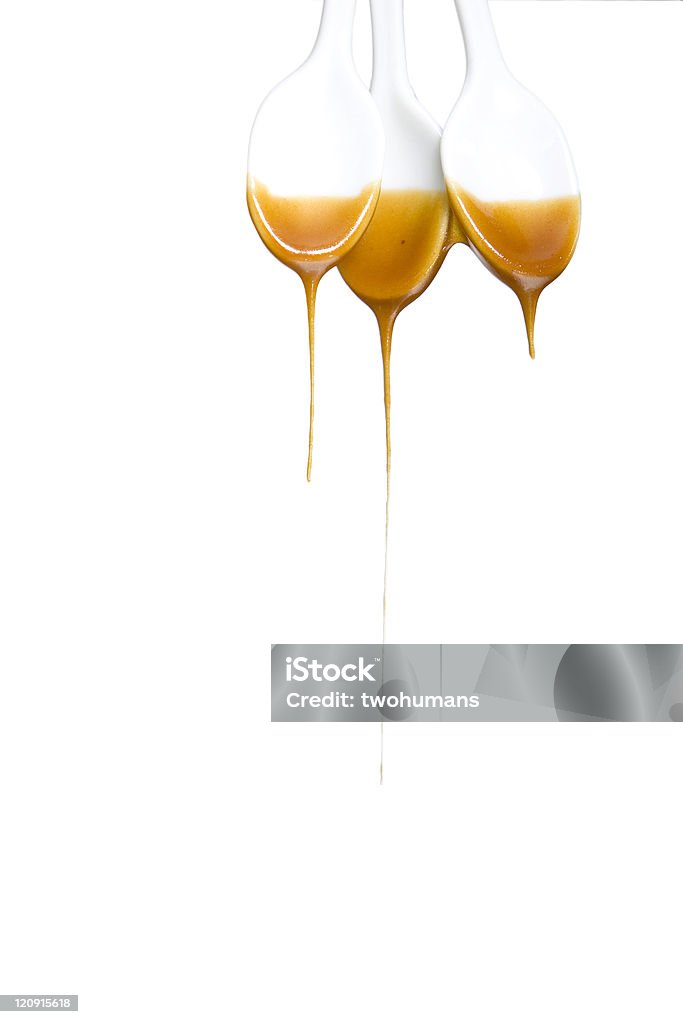 Sciroppo di caramello gocciolante da spoons - Foto stock royalty-free di Alimentazione non salutare