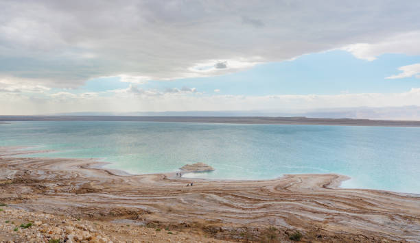 view of dead sea coastline in summer, israel and jordan border - travel jordan israel sand imagens e fotografias de stock