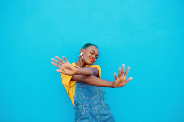 you can't compete with my kinda confidence - african dance imagens e fotografias de stock